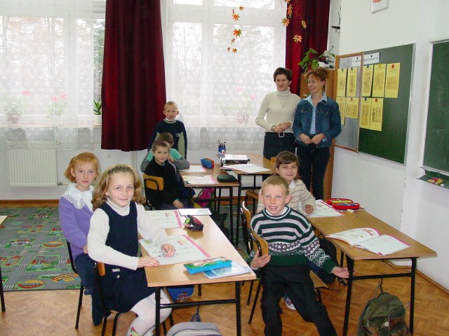 Uczniowie Szkoły Podstawowej w Boguszowej podczas lekcji języka angielskiego