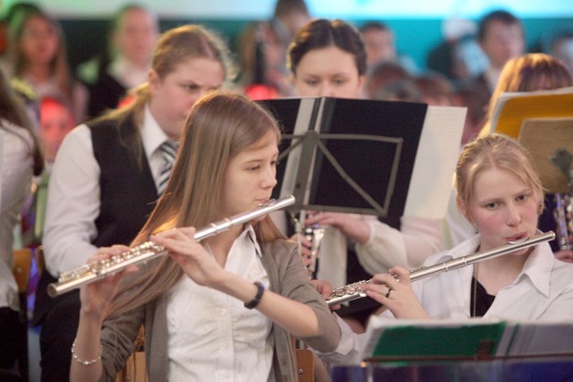 Orkiestra i chór Szkoły Podstawowej nr 44 im. prof. Jana Molla w Łodzi. Koncert jubileuszowy.