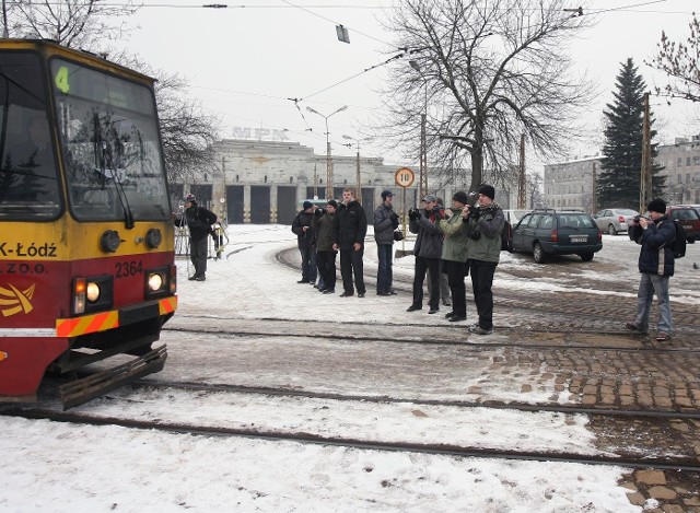 0statni z zajezdni Dąbrowskiego wyjechał skład linii nr 4.