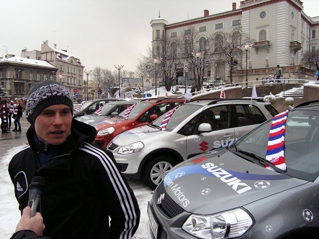 Piłkarze Podbeskidzia dostali samochody suzuki