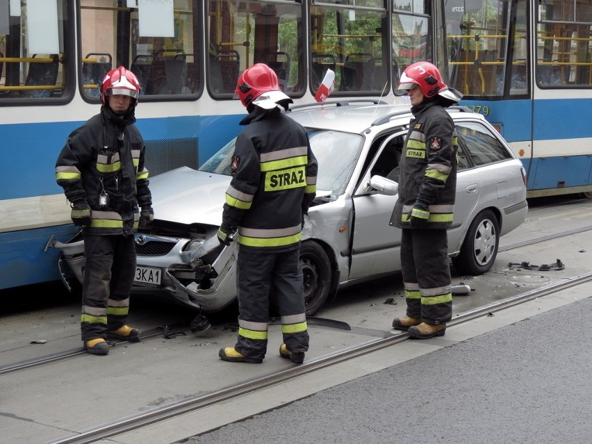 Wrocław: Wypadek na ul. Traugutta (ZDJĘCIA)