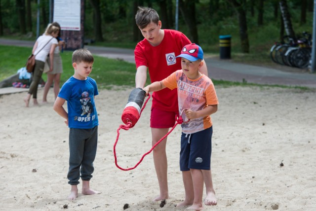 Profilaktyczny piknik WOPR w Rawie odbył się nad zalewem Tatar w czwartek 22 czerwca. Piknik organizowany jest od lat rzez rawskie Wodne Ochotnicze Pogotowie Ratunkowe. Podczas imprezy przekazywane są podstawowe zasady bezpieczeństwa, jakie należy stosować korzystając ze zbiorników wodnych.