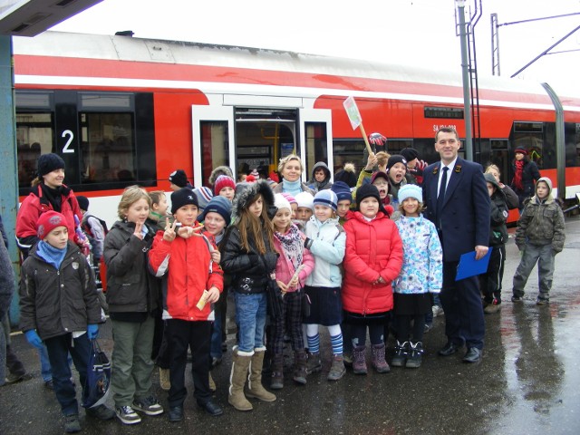 Dla większości dzieci przejażdżka szynobusem po stacji Poznań była pierwszą podróżą takim pociągiem