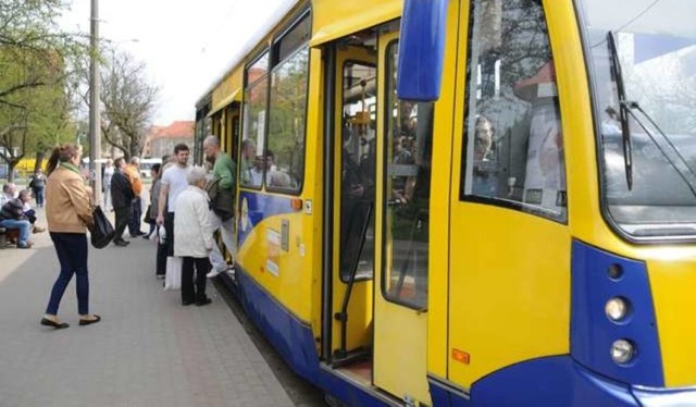 Ze względu na krótszą trasę od godziny 6:40 do godz. 14:25 tramwaje linii nr 3 ze "Wschodniej" odjeżdżać będą o 3 minuty później niż standardowo. Dodatkowo od Placu Rapackiego do Parku Miejskiego od godziny 6:57 do 14:42 co 15 minut kursować będzie wahadłowo będzie kursować tramwaj 3RT.

Zobacz także:
Harmonogram WOŚP Toruń 2019
Jest decyzja w sprawie mostu tymczasowego
Najpiękniejsze dziewczyny z Sugar Club