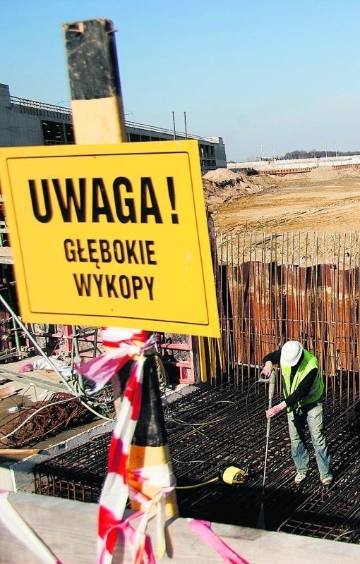 Galeria Śląska? Teraz straszy tu wielka dziura w ziemi