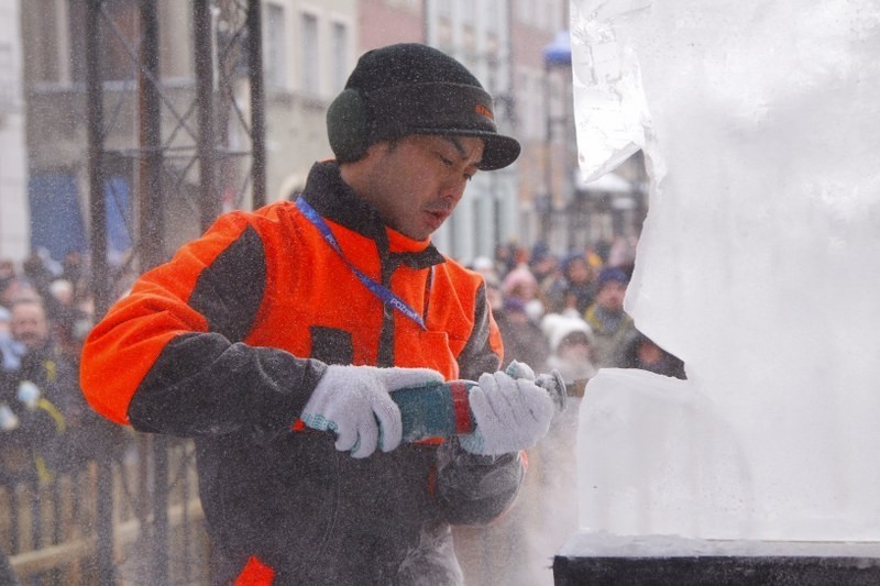 Na poznańskim Starym Rynku trwa  VII Festiwal Rzeźby...