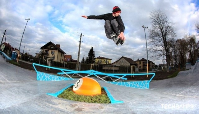 Powstanie nowego skateparku bardzo ucieszyło miłośników deskorolek i rolek, których w Brzeszczach i okolicy jest wielu
