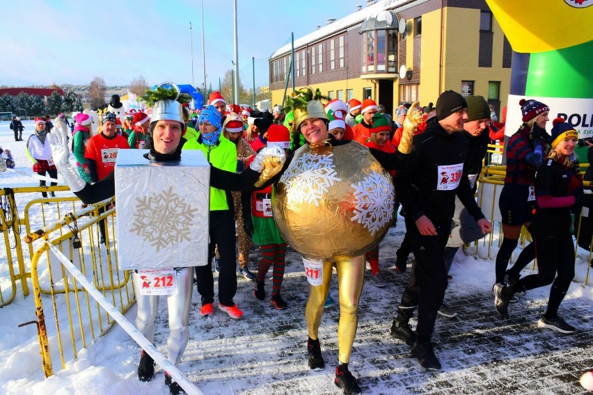 XI Bieg Mikołajkowy w Policach. Zobaczcie zdjęcia uczestników biegu na 5 i 10 kilometrów  