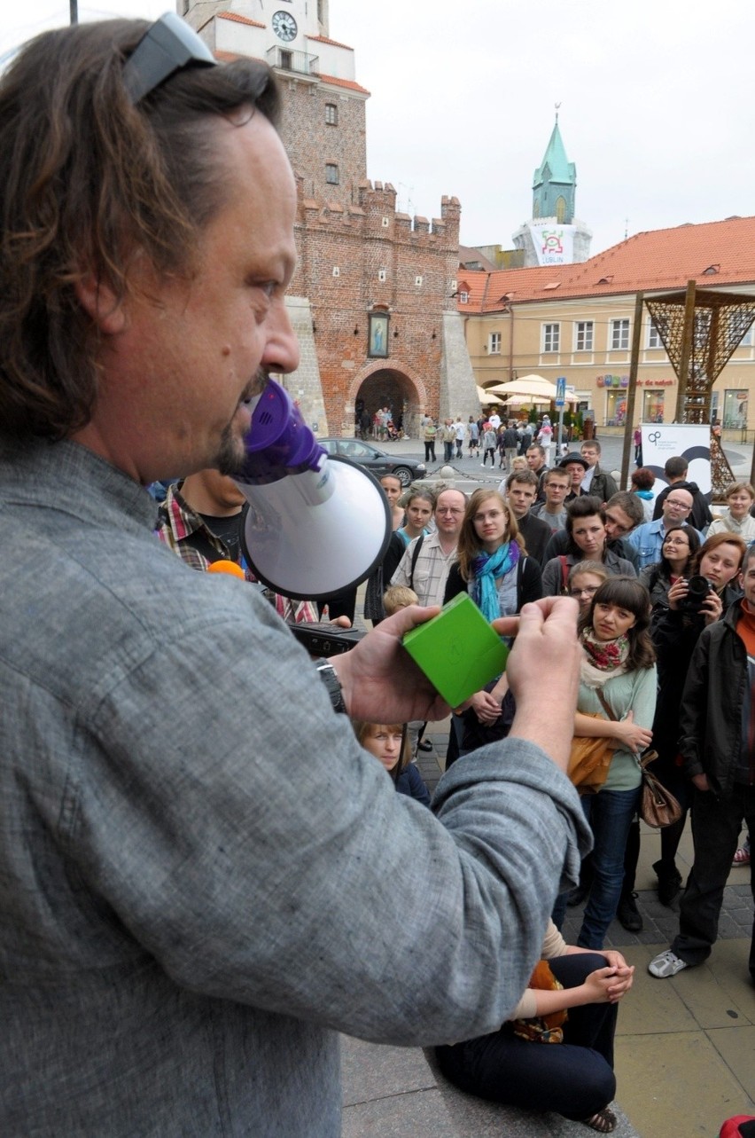 Marcin Moszyński tłumaczy jak złożyć aparat