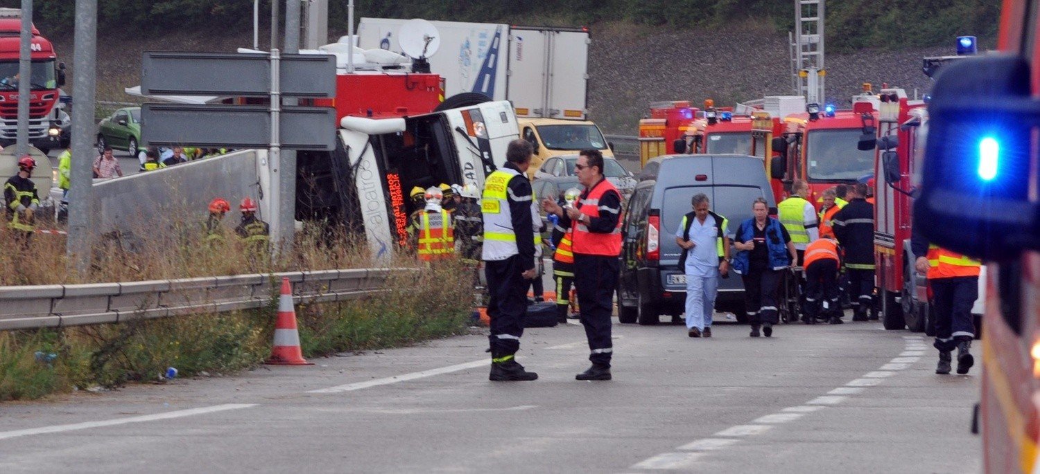 Wypadek autokaru we Francji 2 osoby nie żyją. Na