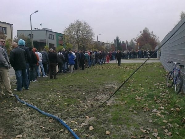 Bilety na pierwszy mecz na nowym stadnionie w Gliwicach sprzedawane tylko na stadionie [ZDJĘCIA]