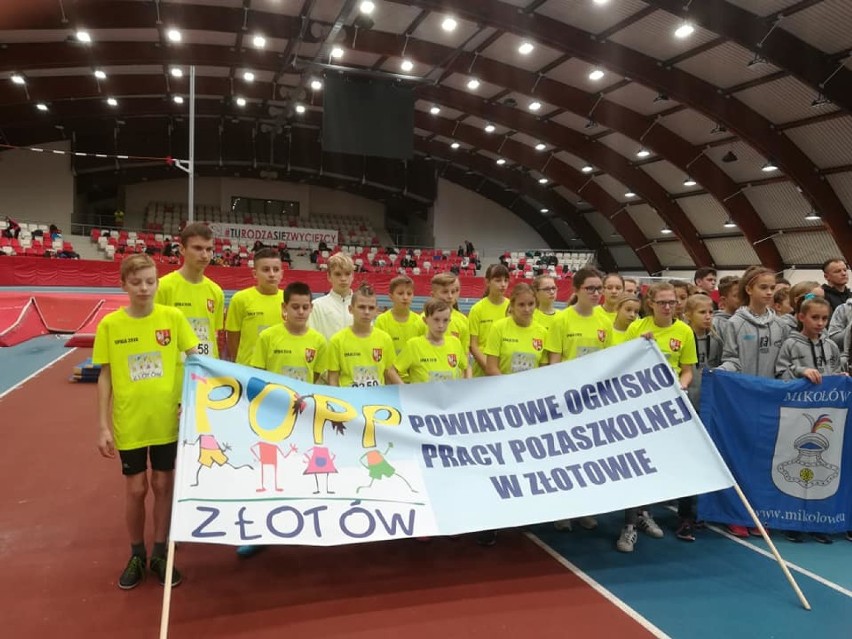 III Halowe Mistrzostwa Polski Czwartków Lekkoatletycznych Spała 2018. Są tam zawodnicy z naszego powiatu