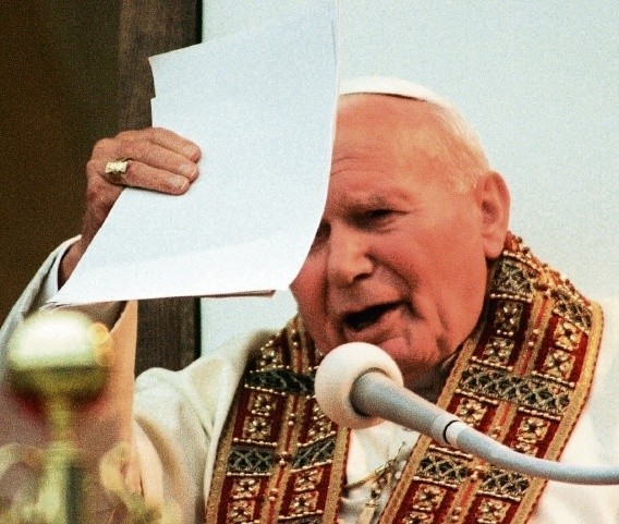 To już 7 lat bez Jana Pawła II. Kim dla nas jest?