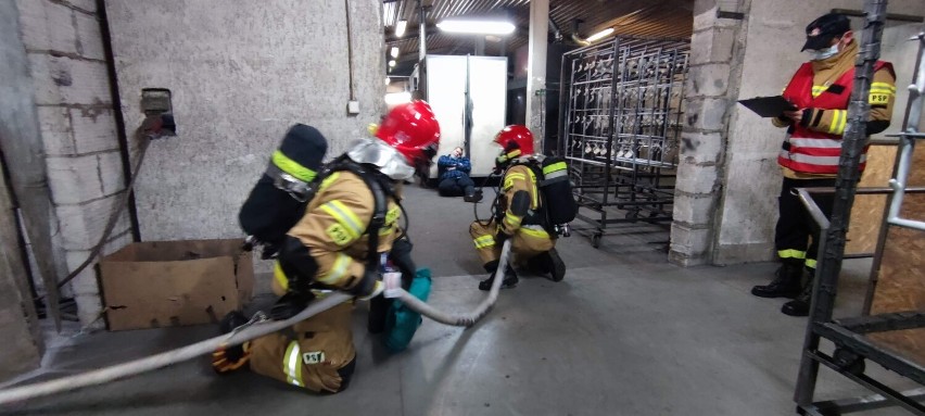 Wolsztyńscy strażacy zorganizowali ćwiczenia w obiekcie firmy Mebel Logistic w Obrze