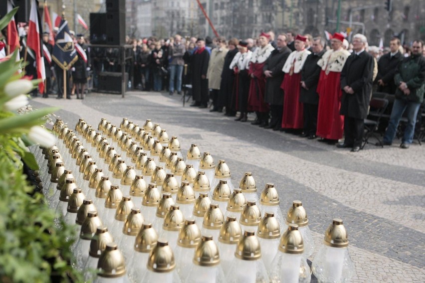 Poznań: Akademicki hołd dla zmarłych. Zdjęcia i film