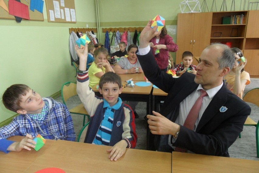 Marszałek Matusiewicz odwiedził szkołę i otrzymał odznakę wzorowego ucznia [ZDJĘCIA+WIDEO]