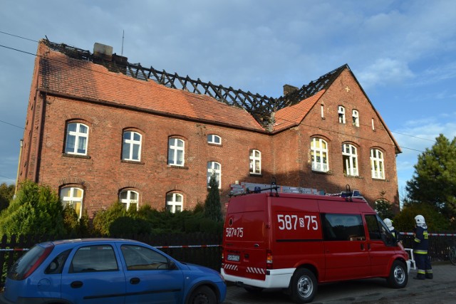 Spalona szkoła w Raszczycach