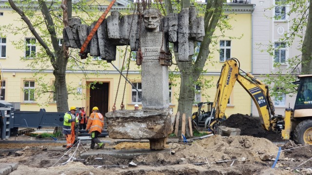 Przenosiny pomnika Stefana Żeromskiego.