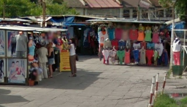 To był 2012 roku, kiedy kamery Google Street View pojawiły się w Zielonej Górze. udało się uchwycić kolorowe ubrania. Modne wówczas różowe i pomarańczowe topy, ale nie tylko.