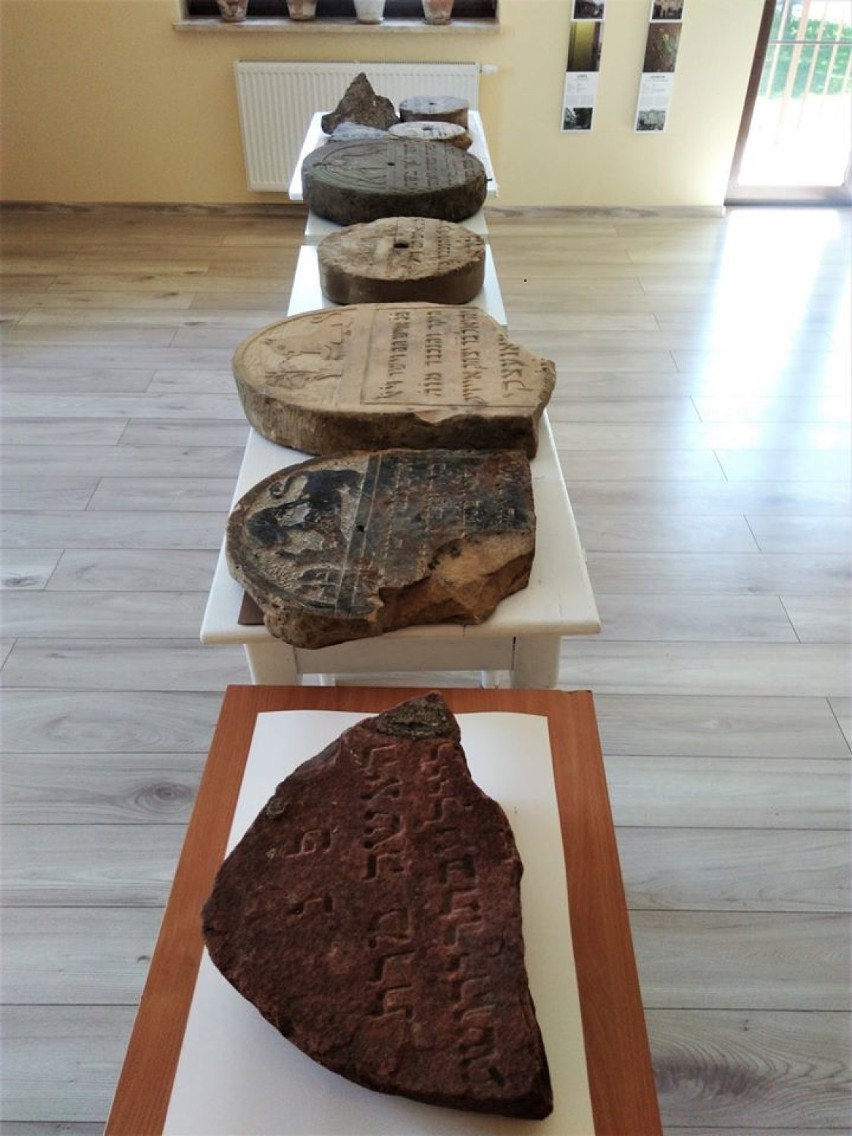 Po latach tułaczki macewy trafiły na cmentarz. W Suchowoli utworzono lapidarium z fragmentami żydowskich nagrobków  
