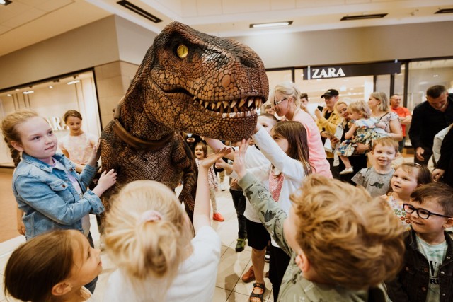 Dinozaury zawitały do Galerii Jurajskiej. Dzieci były zachwycone
