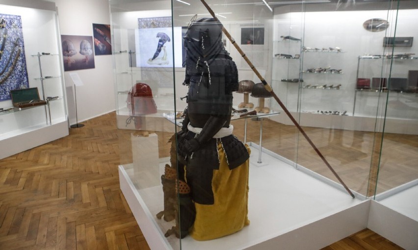 Wystawę białej broni w Muzeum Okręgowe w Rzeszowie odwiedziły tłumy zwiedzających