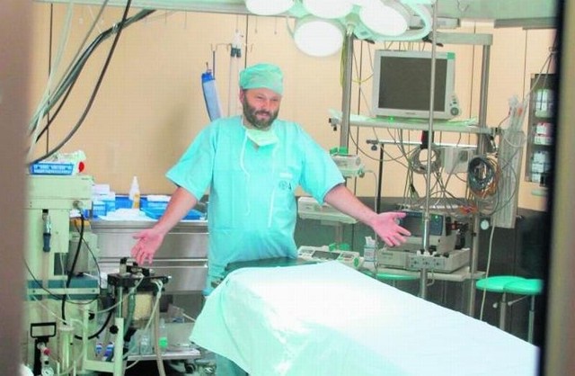 Prof. Marek Jemielity, kierownik Kliniki Kardiochirurgii i jego zespół gotowi są do przełomowego przeszczepu serca