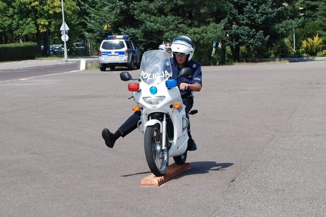 Witold Namyślak z Pabianic wygrał konkurs Policjant Ruchu Drogowego 2012. Na zdjęciu - jedna z konkurencji.