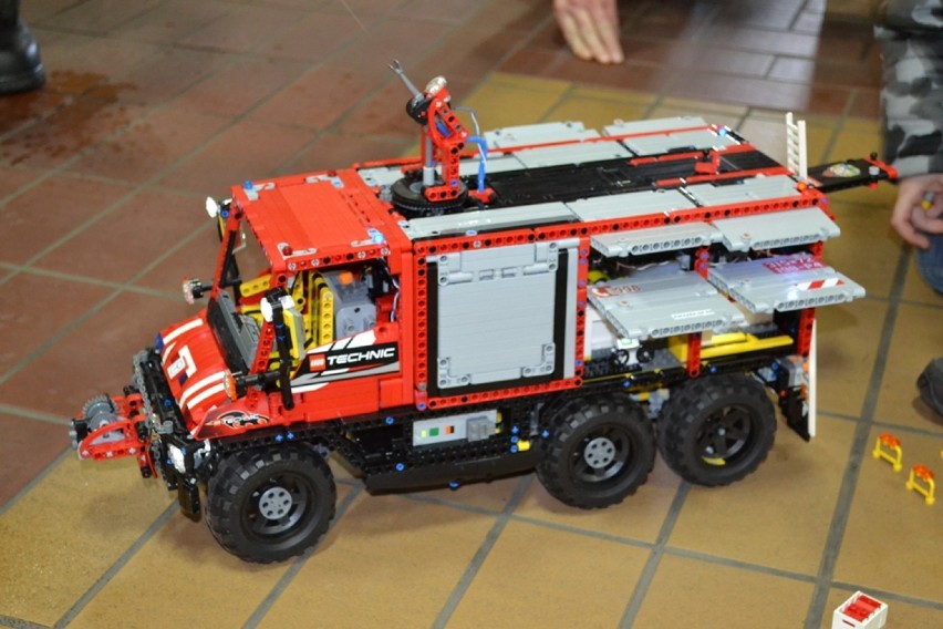 Kołobrzeg: Młodzi konstruktorzy LEGO z wizytą u strażaków...