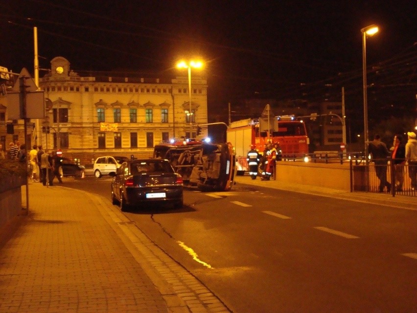 Wrocław: Wypadek na pl. Jana Pawła II (ZDJĘCIA)