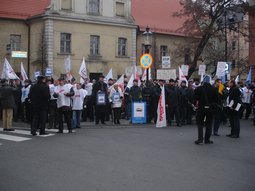 Pikieta MPK pod poznańskim magistratem