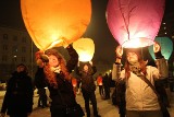 Lampiony Wolności pełne miłości poleciały w niebo na placu Krakowskim