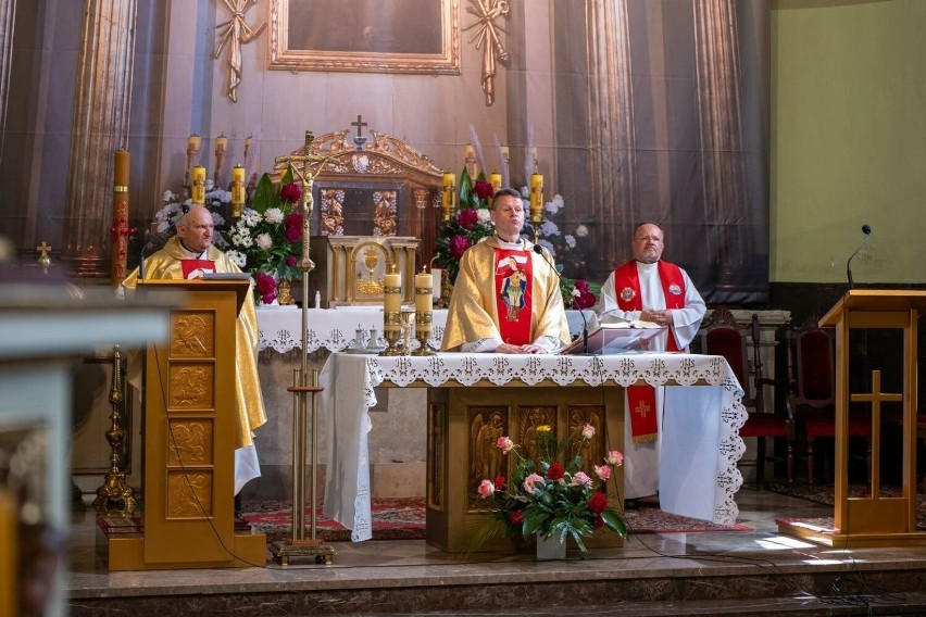 Msza święta koncelebrowana była przez kapelanów:...