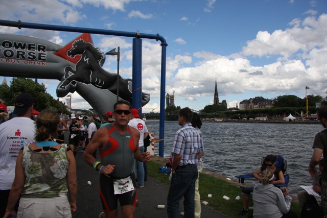 Fot. Ireneusz Szpot na trasie triathlonu we Frankfurcie nad Menem