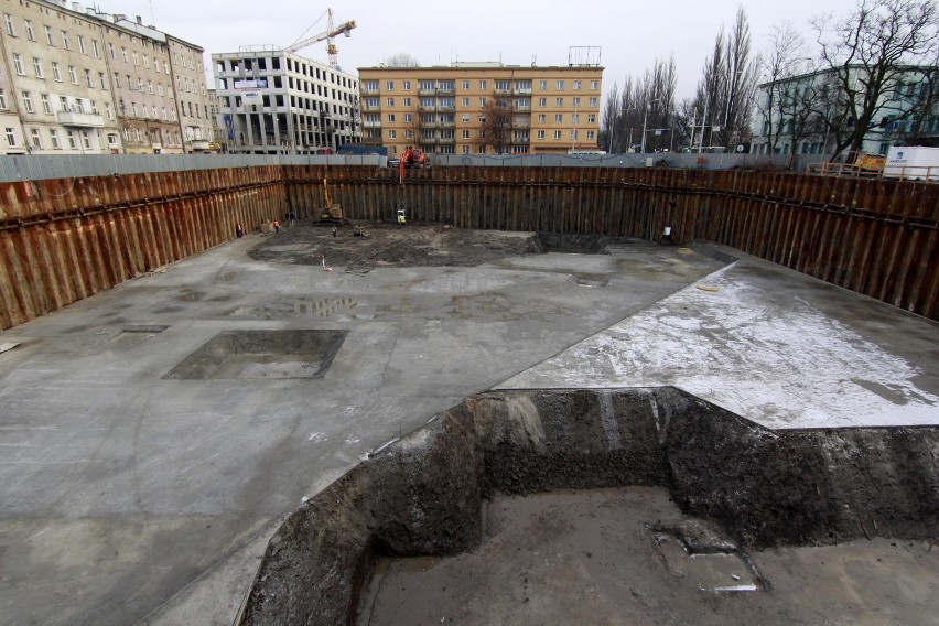 W miejscu dawnego dworca PKS wkrótce zaczną wylewać fundamenty pod biurowiec (ZDJĘCIA)