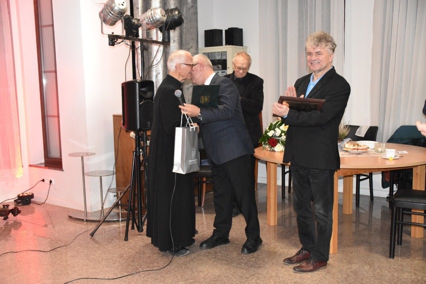Ksiądz Józef Janiak skończył 90 lat. To on był inicjatorem budowy kościoła w Mostach