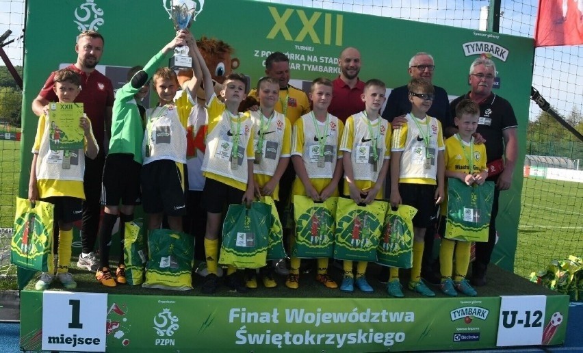 "Z Podwórka na Stadion Turniej o Puchar Tymbarku". Kluby ze świętokrzyskiego jadą na finał, by spełniać swoje marzenia