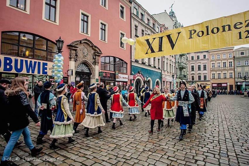 Świdnicki Polonez Maturzystów za nami. Zatańczyli po raz 14. na szczęście! (ZDJĘCIA, FILMY)