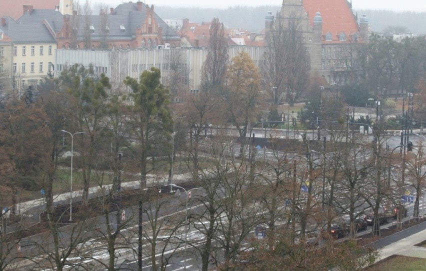 Roboty budowlane na Placu Niepodległości w Toruniu na finiszu. Sprawdź, jak wygląda nowe rondo