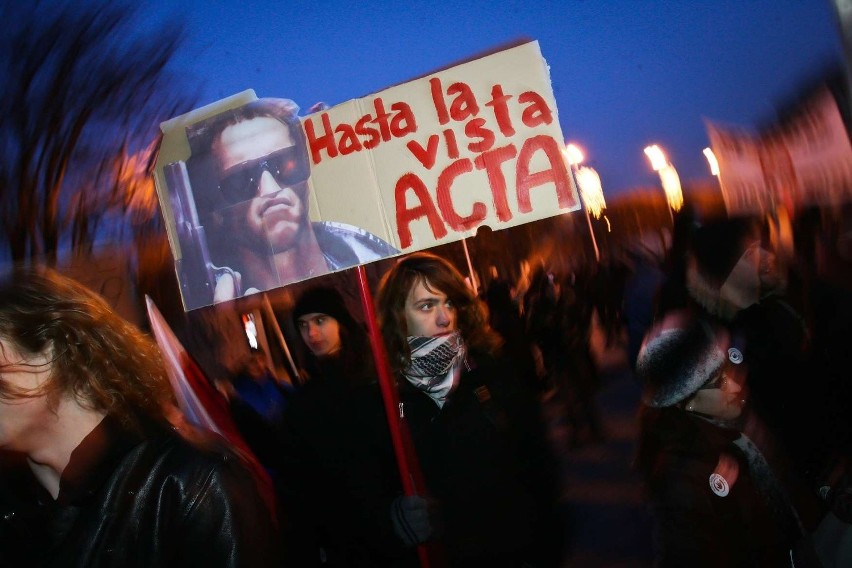 1000 osób protestowało przeciwko ACTA (ZOBACZ ZDJĘCIA)