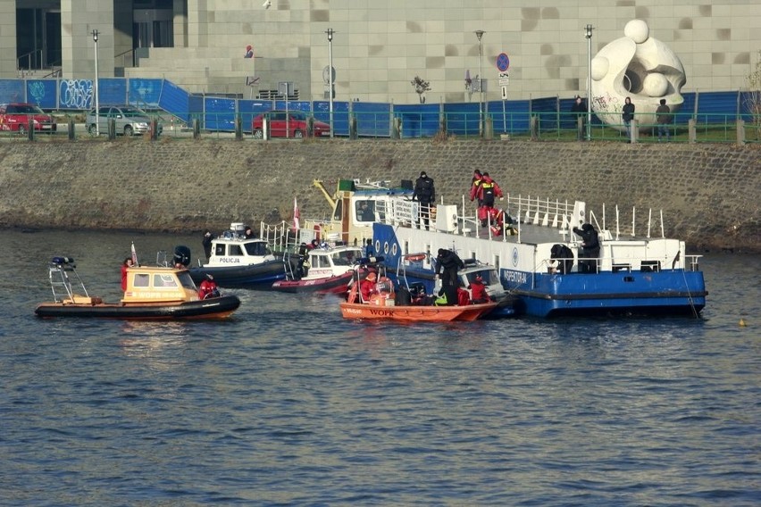 Antyterroryści i helikoptery nad Odrą. Ratownicy ćwiczą (MNÓSTWO ZDJĘĆ)