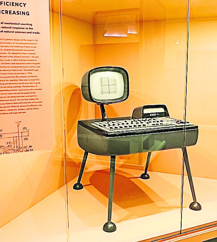 Wystawa poświęcona komputerom