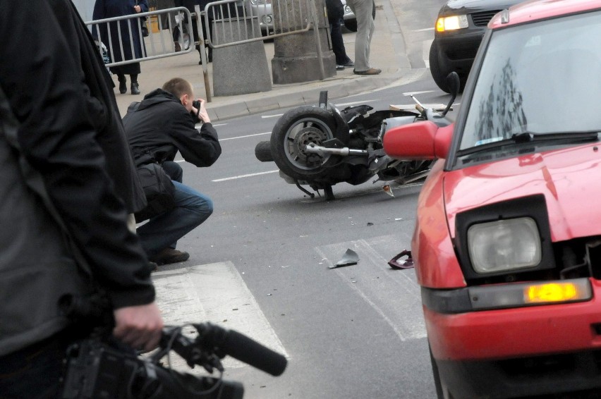 Wypadek na ul. Lipowej: Skuter zderzył się z mazdą (ZDJĘCIA)