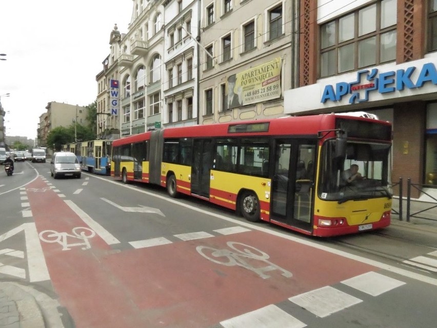Wrocław: Na Ruskiej zepsuł się autobus. Zablokował torowisko