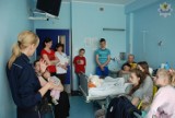 Spotkanie policjantek z dziećmi w szpitalu w Wejherowie
