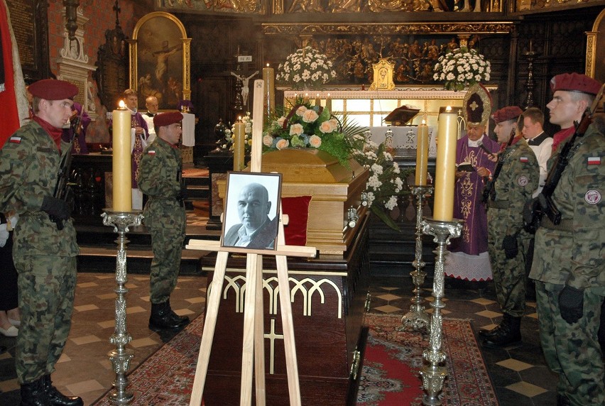 Kraków: pogrzeb Jana Rojka na cmentarzu Rakowickim [ZDJĘCIA]