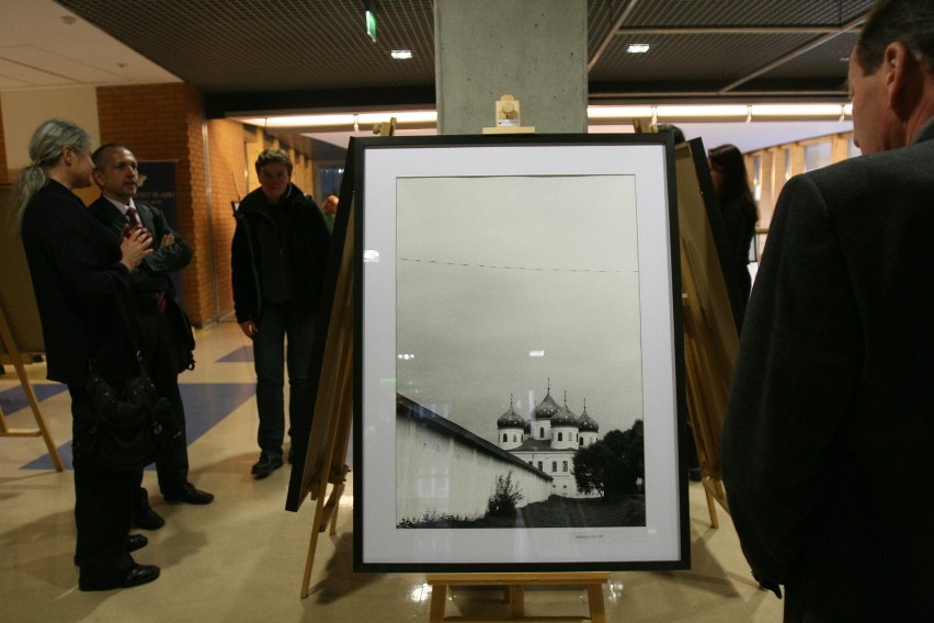 Katowice: Otwarto wystawę fotografii Ryszarda Kapuścińskiego &quot;Zmierzch Imperium&quot; [ZDJĘCIA]