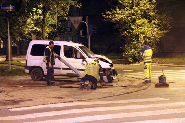 Jedna osoba została ranna w wypadku dwóch samochodów na skrzyżowaniu Klonowej i Lutomierskiej