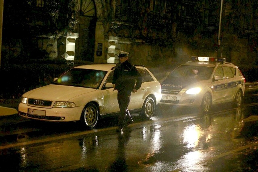 Wrocław: Pijany kierowca zatrzymany dzięki pomocy innego kierowcy (ZDJĘCIA)