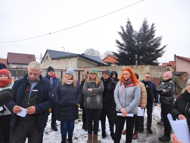 Mieszkańcy Biegunowej i Frontowej na Żakowicach w Radomiu mają dosyć dziur i błota i proszą o pilne utwardzenie swoich ulic.